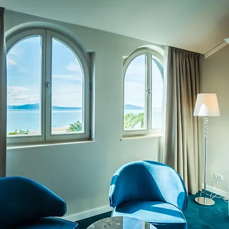 Promenade فندق بورغاس